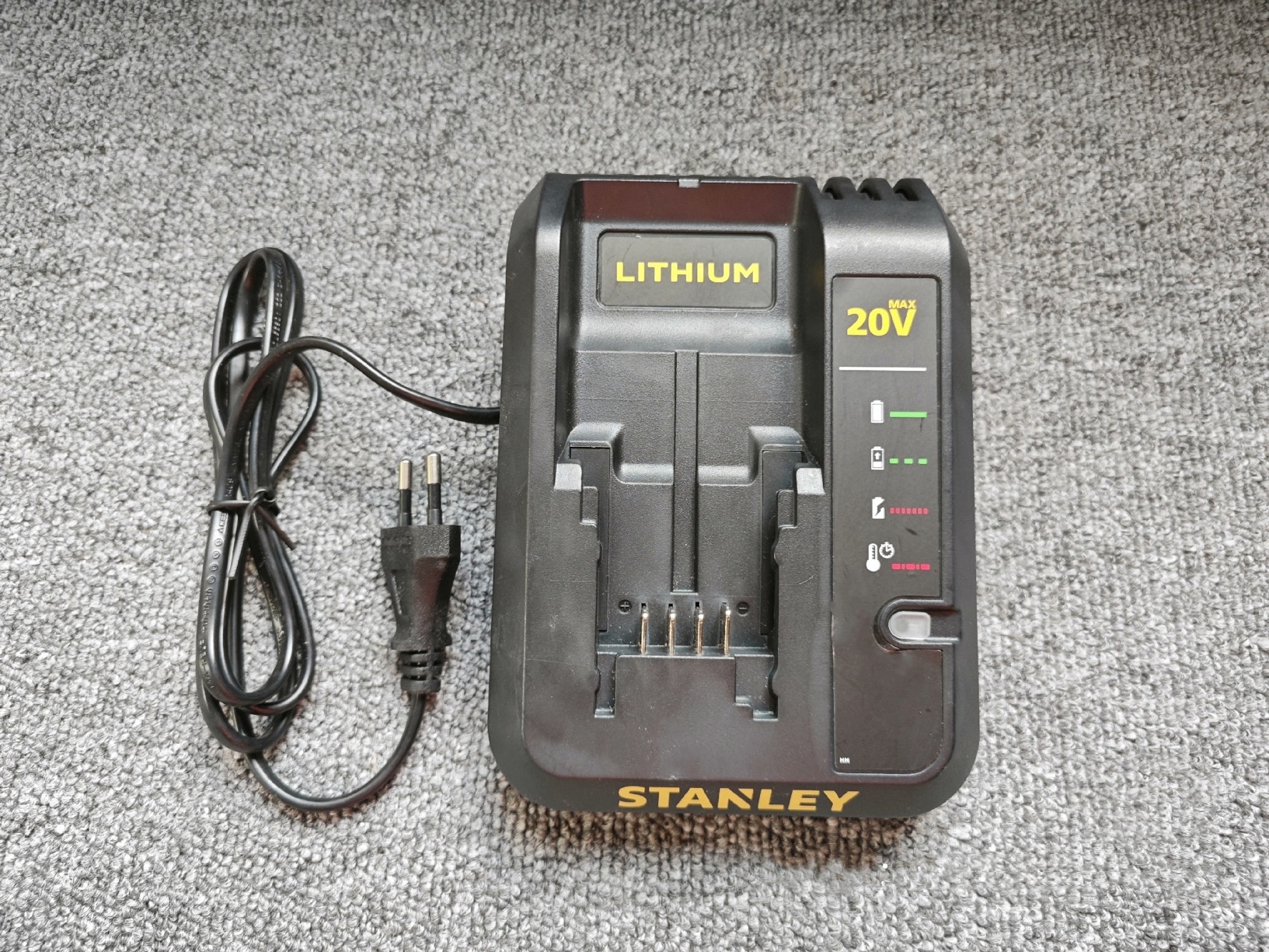20V 1A Battery Charger for STA - đánh giá và giá Power Tools Stanley